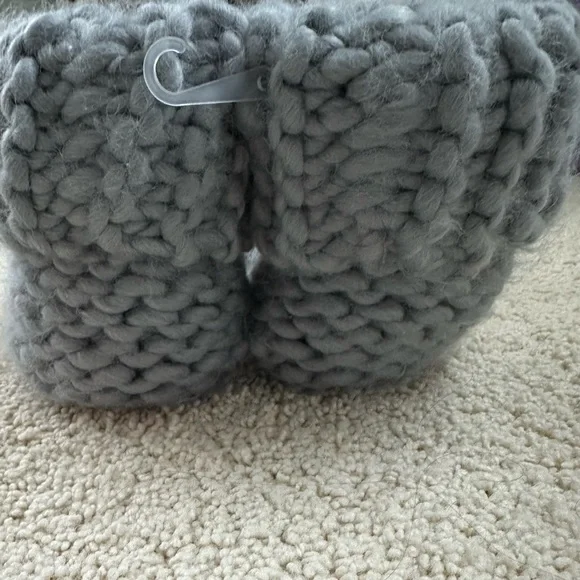 NEW Simons Slippers - Picture 4 of 5
